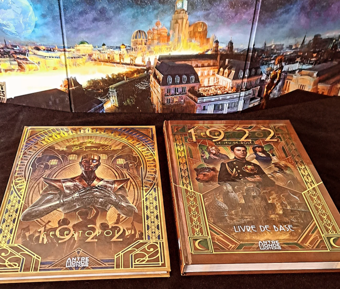 Coffret du jeu de rôle Célestopol 1922, dorures et style rétrofuturiste.