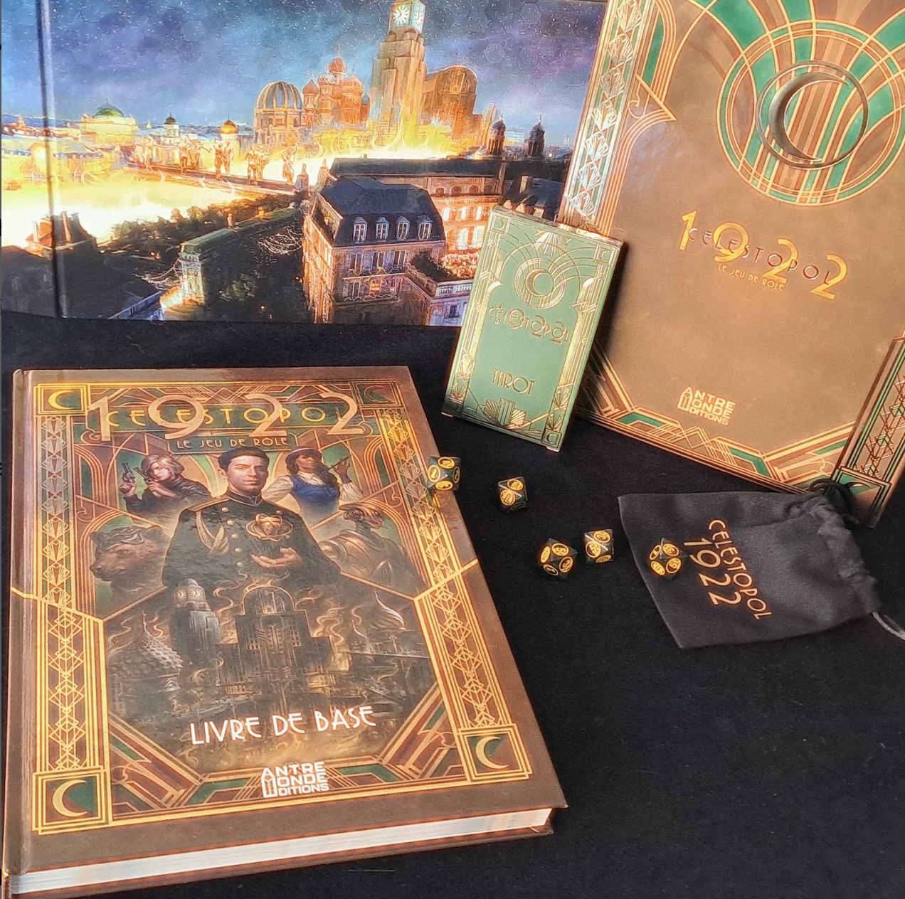 Coffret du jeu de rÎle Célestopol 1922, dorures et style rétrofuturiste.