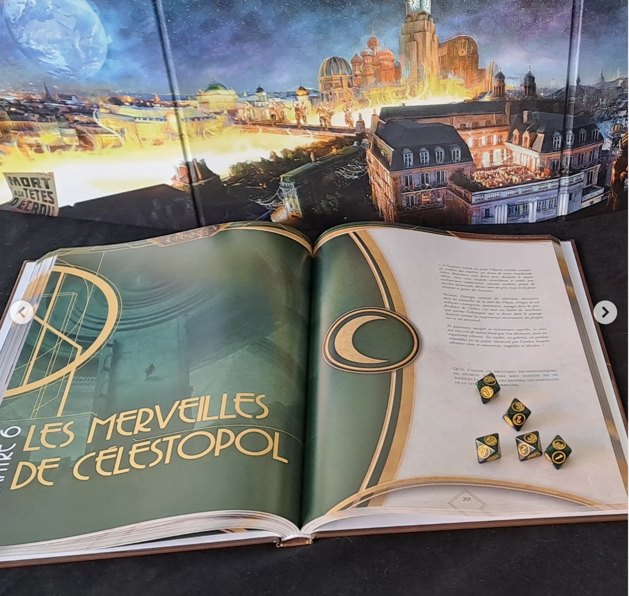Coffret du jeu de rÎle Célestopol 1922, dorures et style rétrofuturiste.